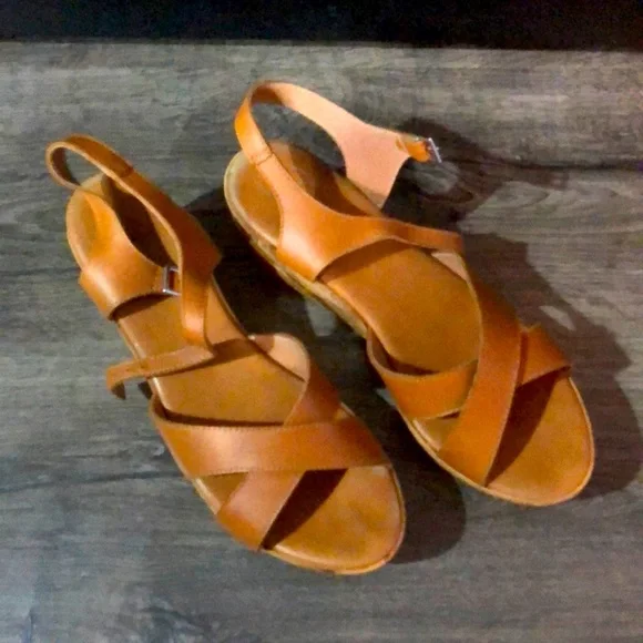 Clanto Italian Sandals - Picture 1 of 15